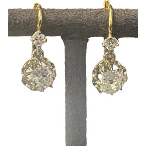 Boucles d'oreilles Dormeuses en or 18 carats et Platine vers 1930 avec roses de diamant
